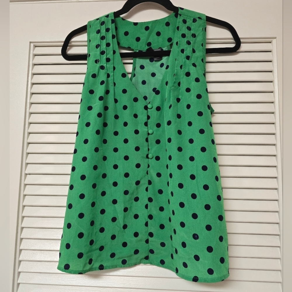 Kylee - Green & Navy Polka-Dot Sleeveless Lightweight Button Top